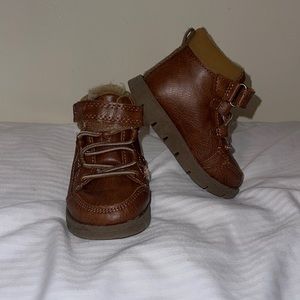 Almost Brand new shoes size 4 color brown